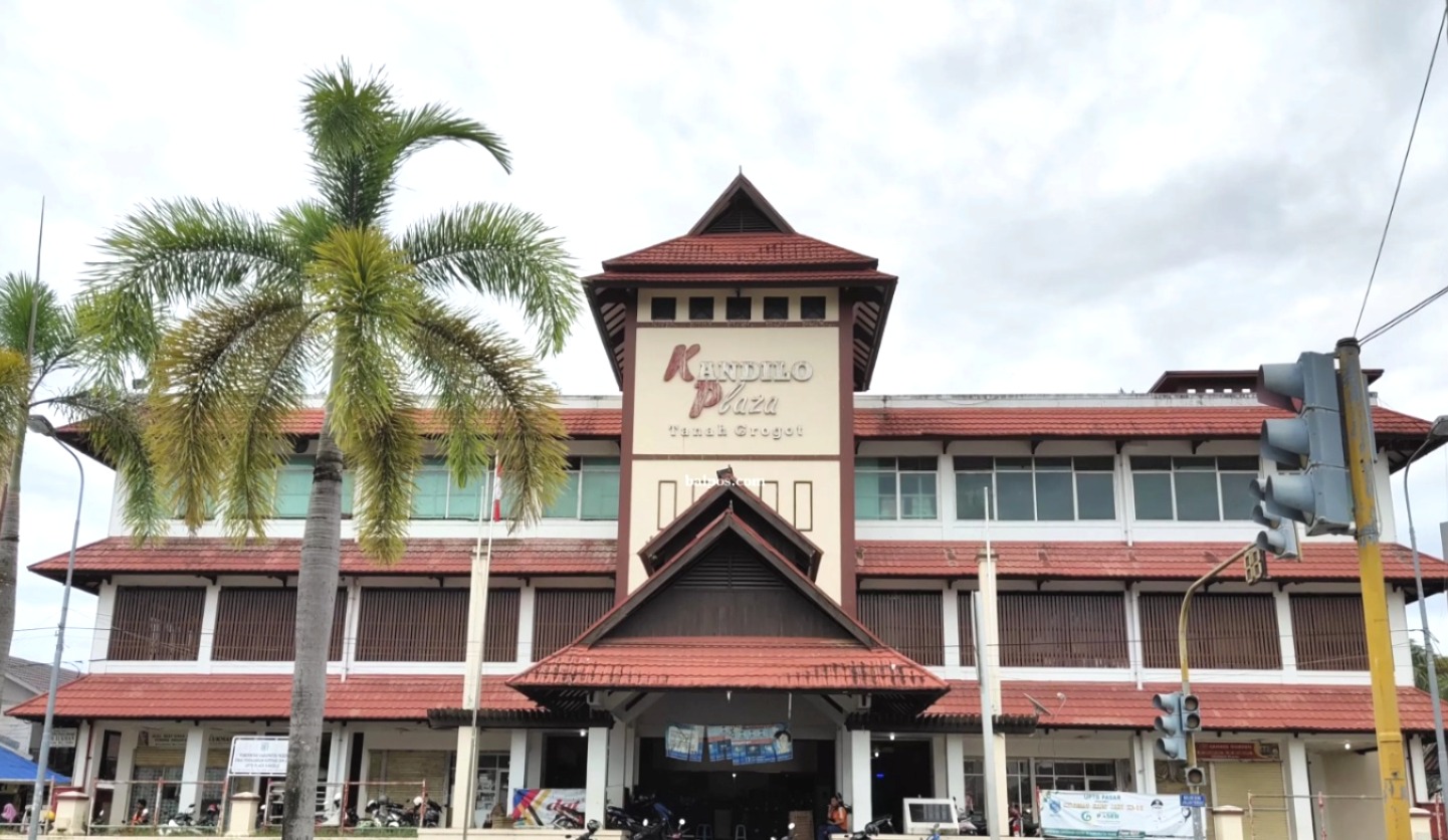 Kandilo Plaza Bergolak, Puluhan Pedagang Menolak Direlokasi ke Pasar Induk Senaken