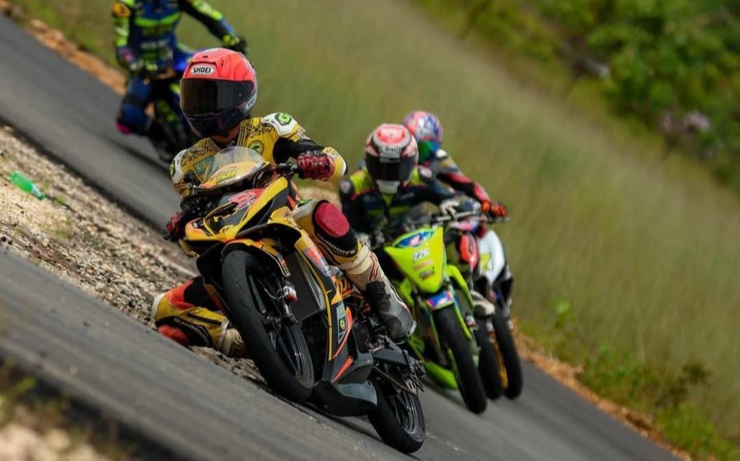 Antusiasme Ribuan Warga Padati Sirkuit Sadurengas Sambut Kejurnas Motoprix 2025 di Paser