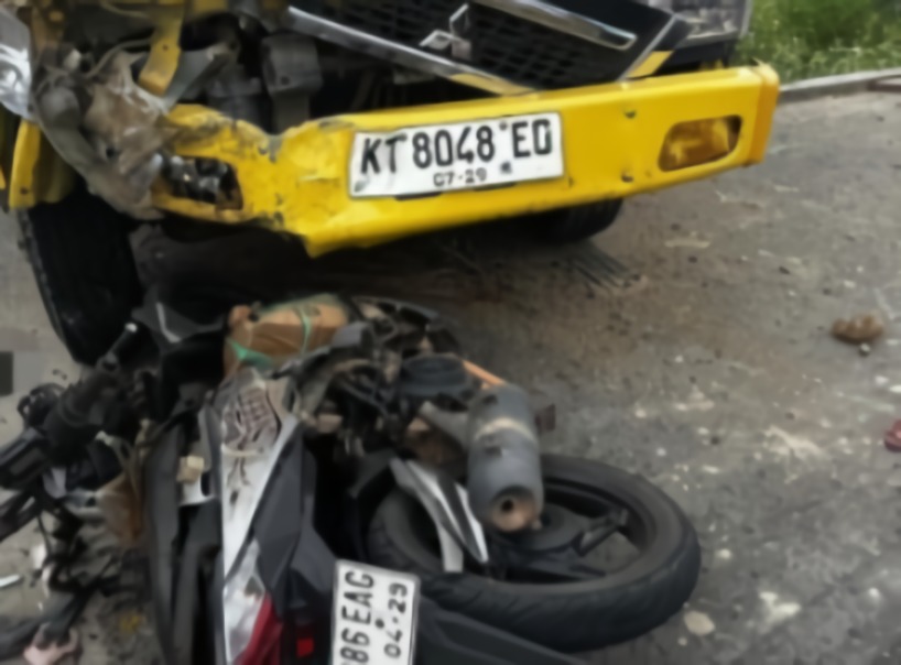 Tabrakan Truk dan Motor Tewaskan Satu Keluarga di Paser Balengkong