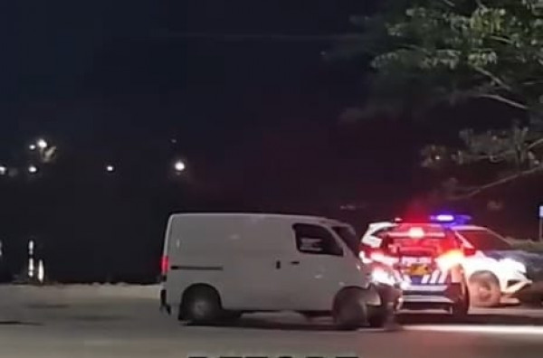 Viral Kejar-kejaran Mobil Satlantas dengan Grand Max di Paser