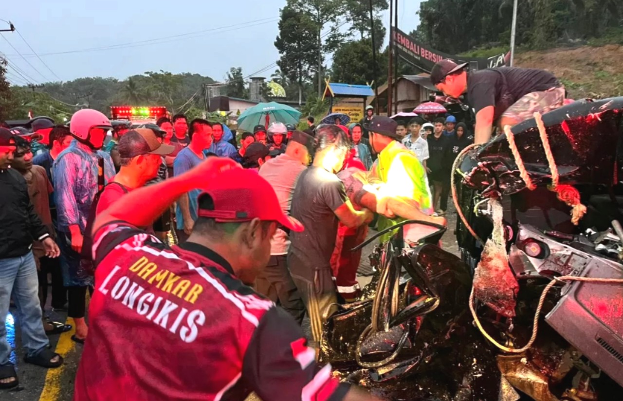 Kecelakaan Maut di Long Ikis, Sopir dan Penumpang Pikap Tewas Terjepit di Kabin