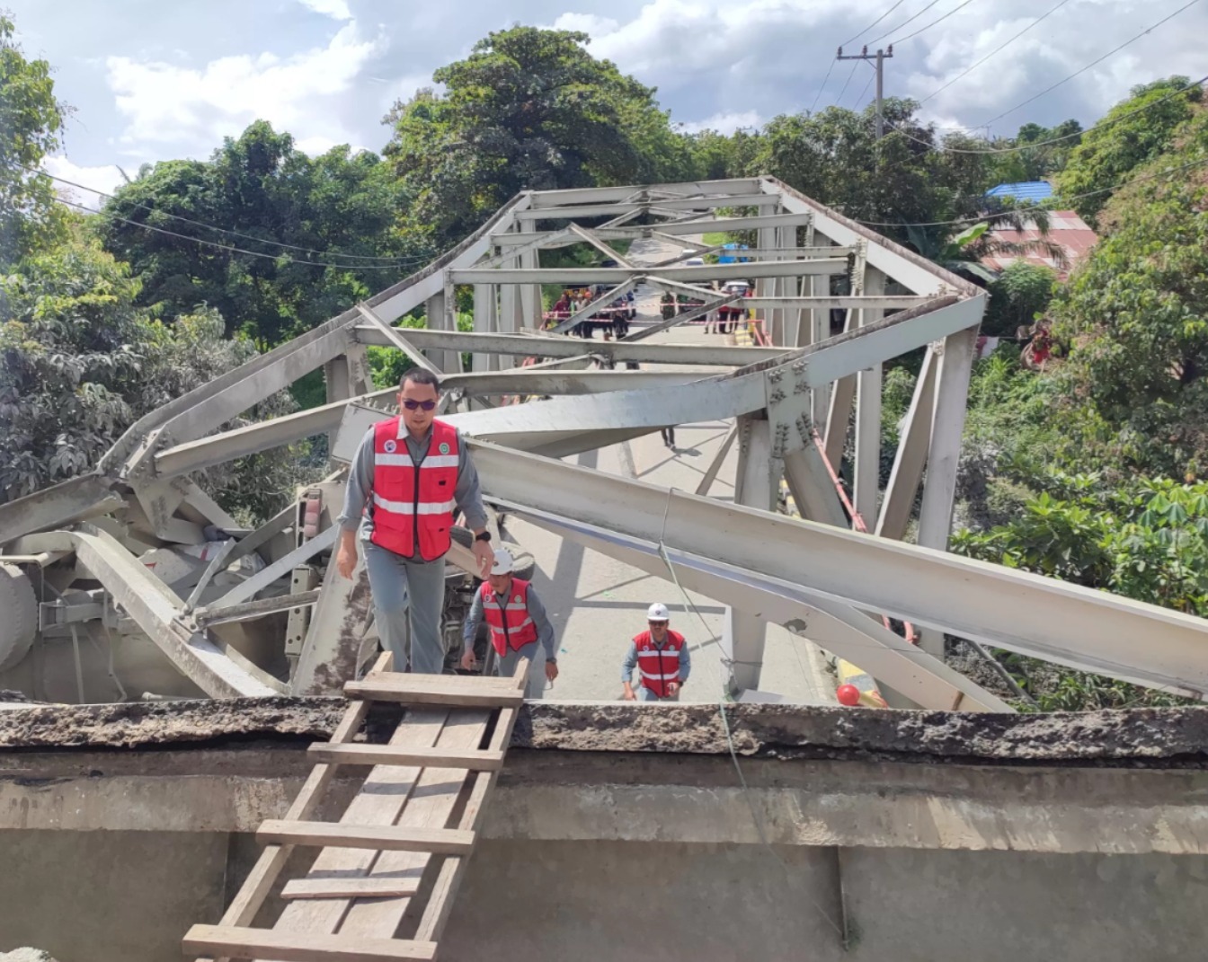 Jembatan Busui yang Ambruk Mulai Diganti, Akses Kuaro–Batu Aji  Diharapkan Normal Lagi