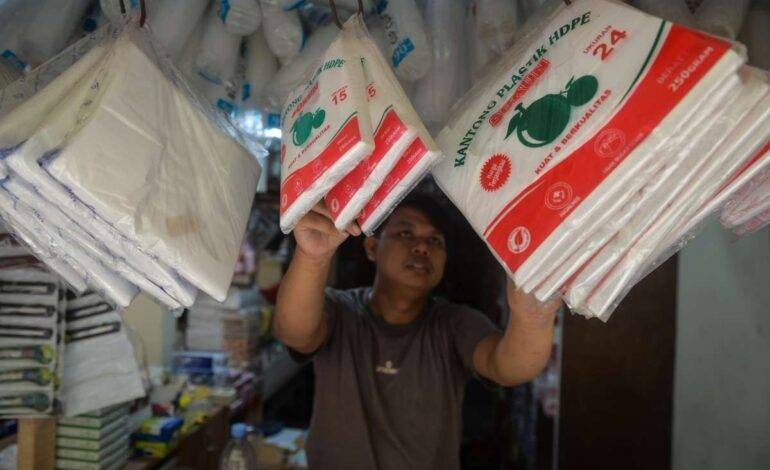 Harga Plastik Naik, UMKM Paser Tertekan