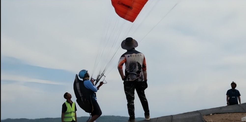 Atlet dari Lima Negara Siap Terbang di Langit Paser pada Kejuaraan Paralayang Internasional