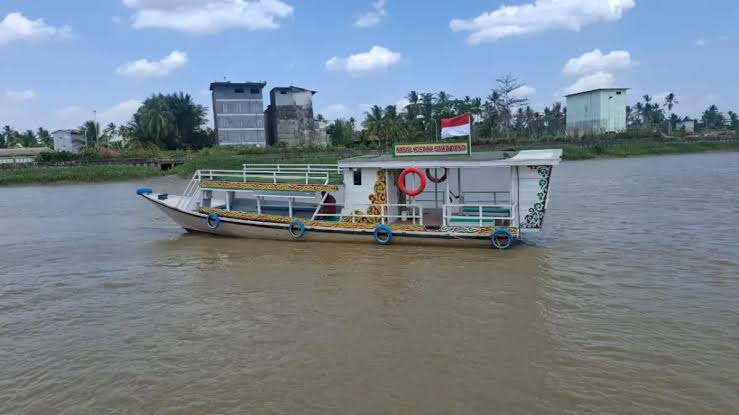 Sensasi Baru Wisata di Paser! Kini Bisa Susur Sungai Naik Kapal Sawa Dayo