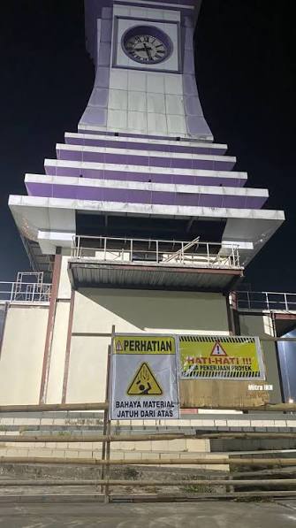 Tugu Jam Paser Direhabilitasi Tanpa Jaring Pengaman, Pengunjung Khawatir Tertimpa Material